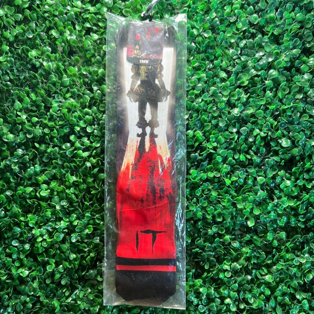 NEW MENS IT THE MOVIE PENNYWISE CREW SOCKS (SHOE SIZE 10-13) Great Gift NWT
